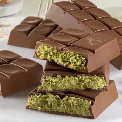 Godiva Pistachio Kunafa Chocolate Bar 122gm